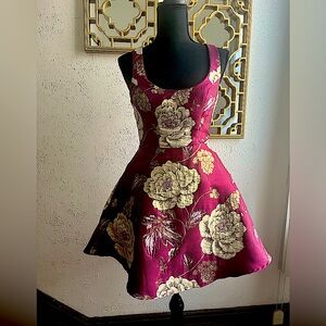 Elegant Maroon and Gold Floral
Brocade Sleeveless Dress